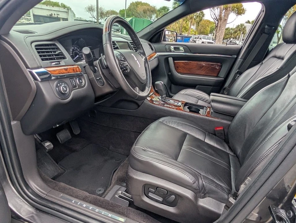2015 Lincoln MKS - Image 12 of 21