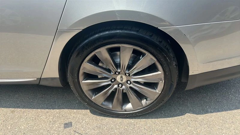 2015 Lincoln MKS - Image 10 of 12