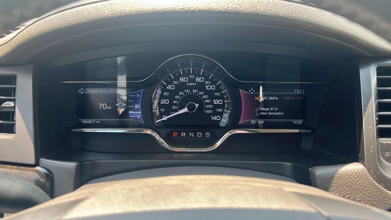 2015 Lincoln MKS - Image 11 of 12