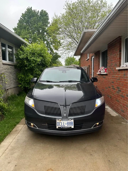 2015 Lincoln MKT - Image 2 of 10