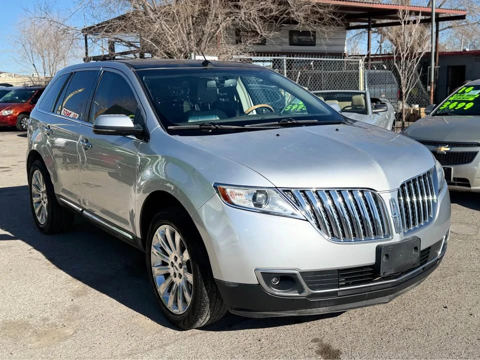 2015 Lincoln MKT - Image 2 of 5
