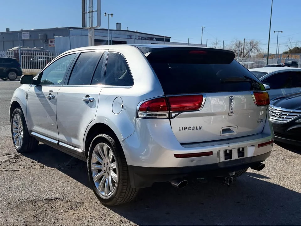 2015 Lincoln MKT - Image 3 of 5