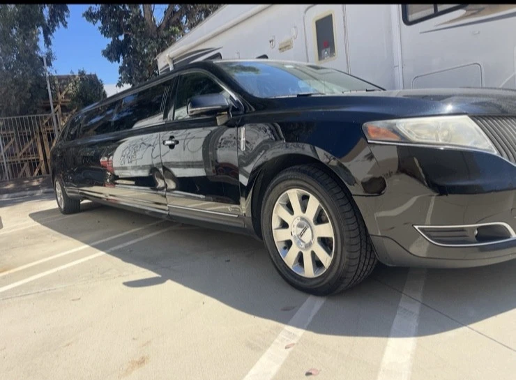 2015 Lincoln MKT - Image 2 of 7