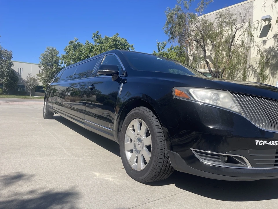 2015 Lincoln MKT - Image 6 of 11