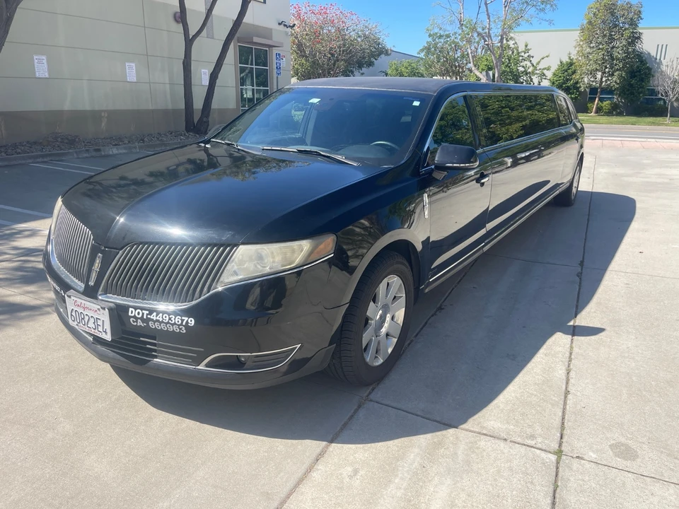 2015 Lincoln MKT - Image 13 of 16