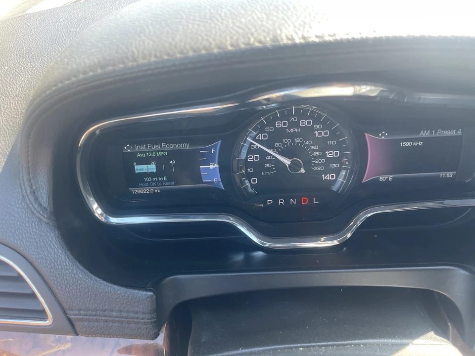 2015 Lincoln MKT - Image 10 of 11