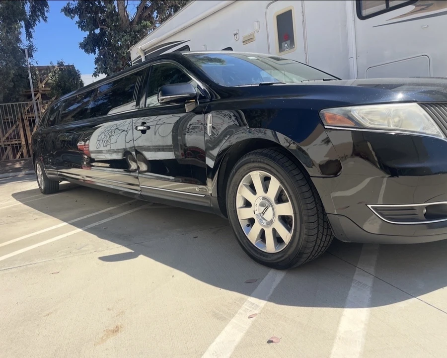 2015 Lincoln MKT - Image 3 of 11