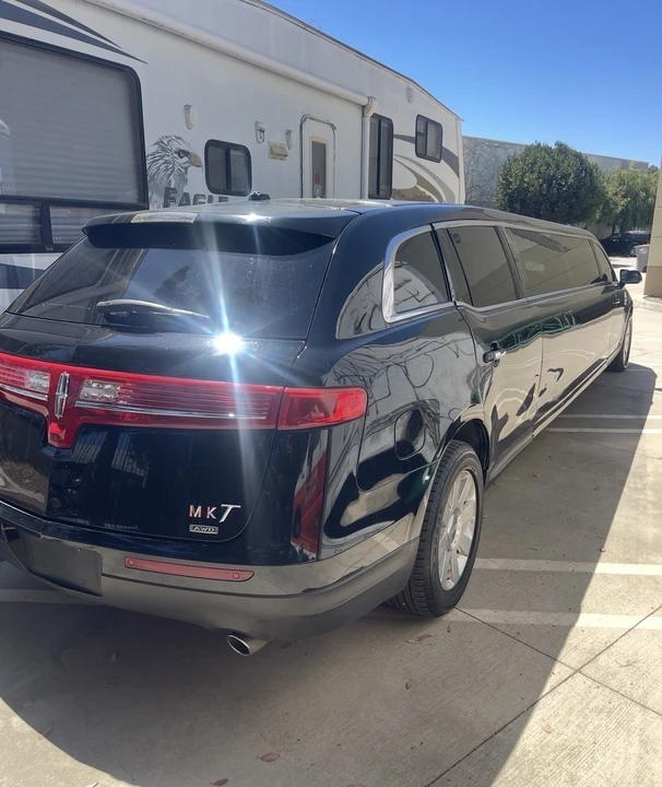 2015 Lincoln MKT - Image 4 of 11