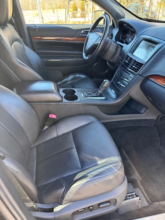 2015 Lincoln MKT - Image 9 of 18