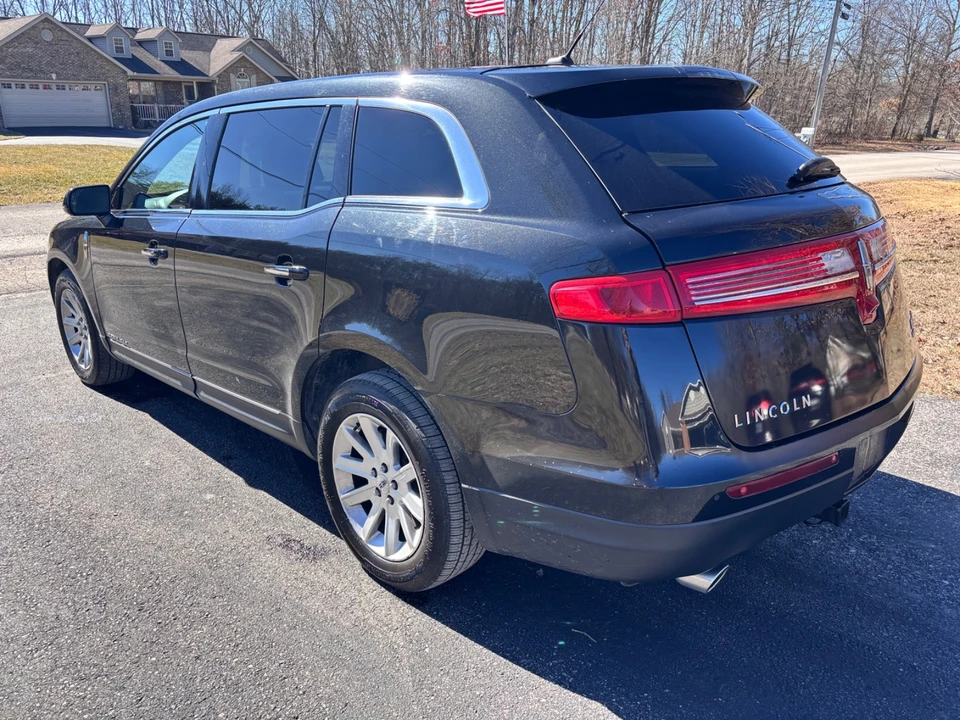 2015 Lincoln MKT - Image 17 of 18