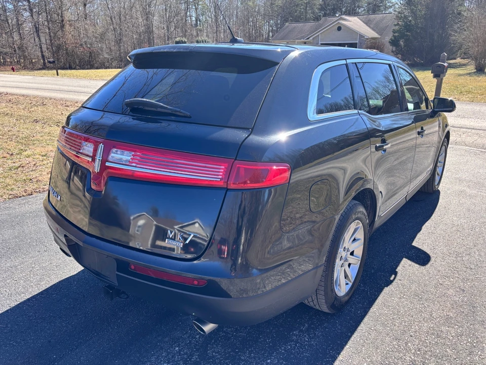2015 Lincoln MKT - Image 18 of 18