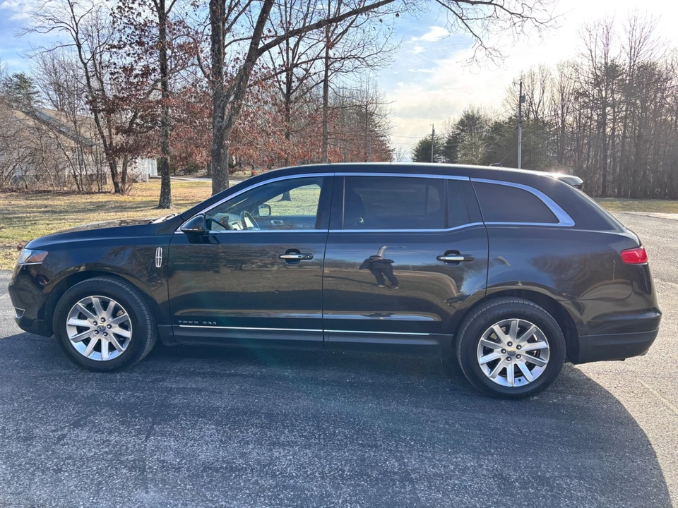 2015 Lincoln MKT - Image 9 of 21