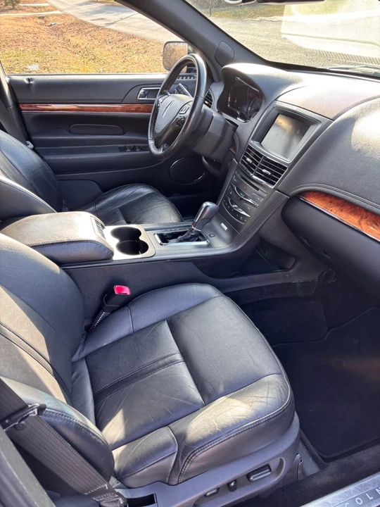 2015 Lincoln MKT - Image 18 of 21