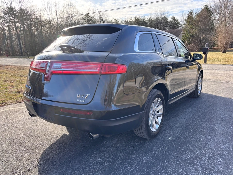 2015 Lincoln MKT - Image 11 of 21