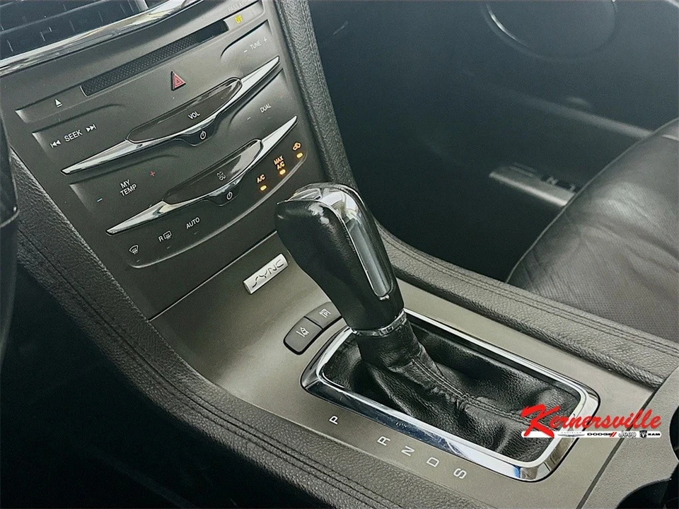 2015 Lincoln MKT - Image 16 of 21