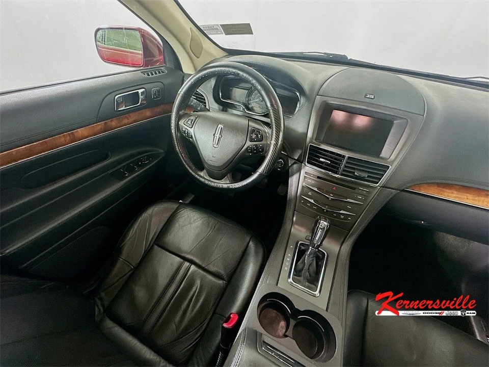 2015 Lincoln MKT - Image 9 of 12