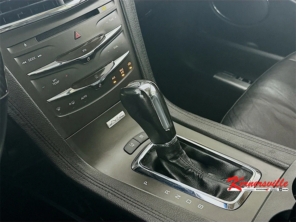 2015 Lincoln MKT - Image 16 of 21