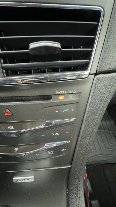 2015 Lincoln MKT - Image 13 of 21