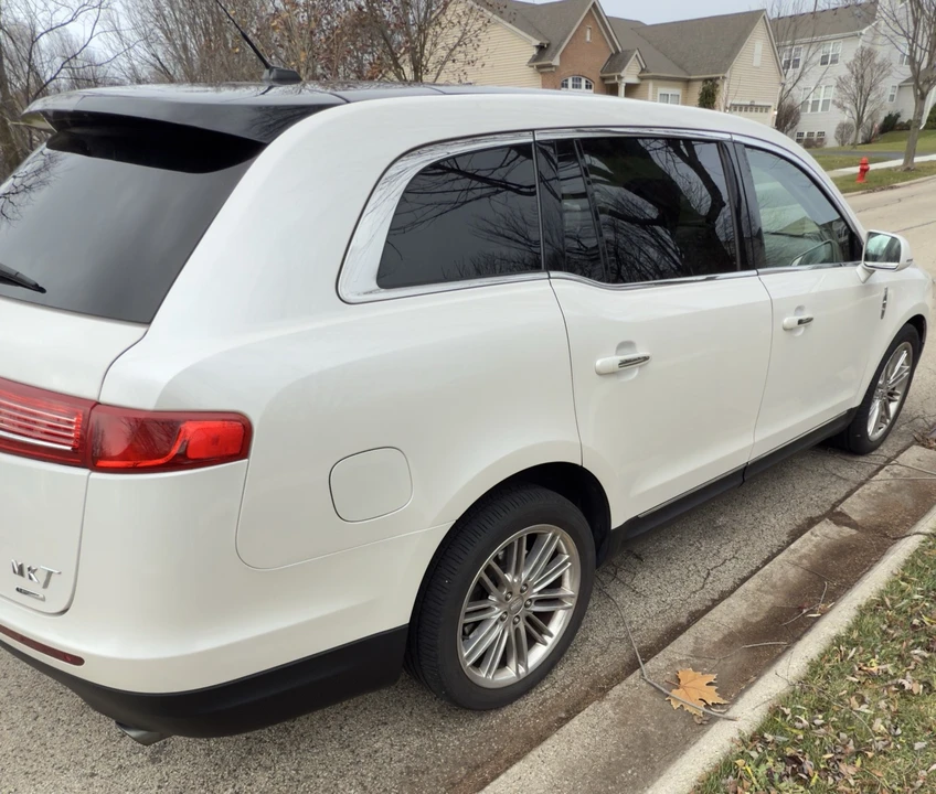 2015 Lincoln MKT - Image 10 of 21