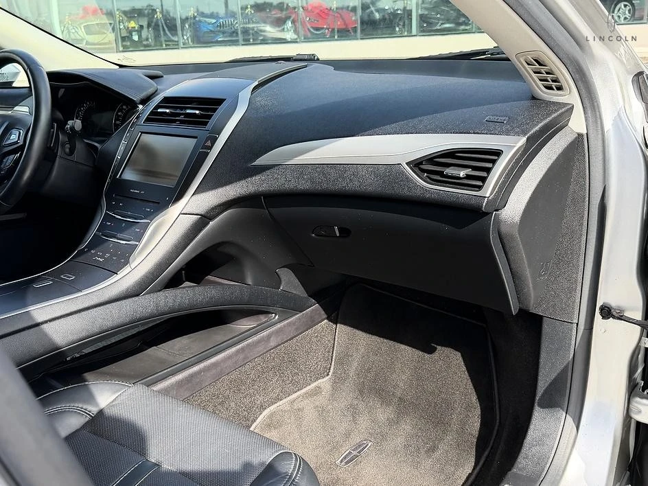 2015 Lincoln MKZ - Image 17 of 31