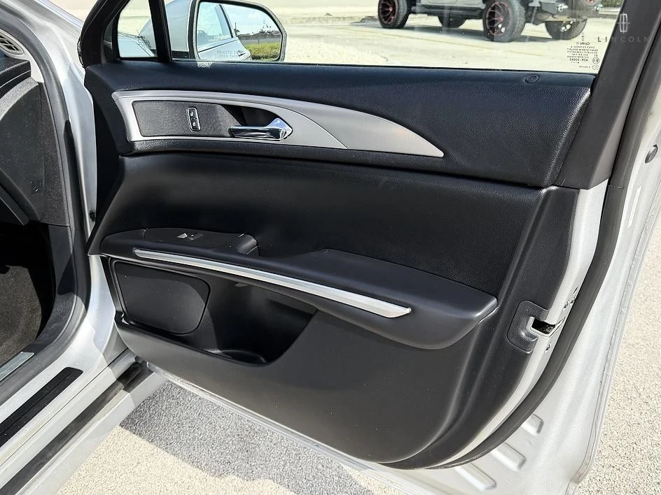 2015 Lincoln MKZ - Image 16 of 31