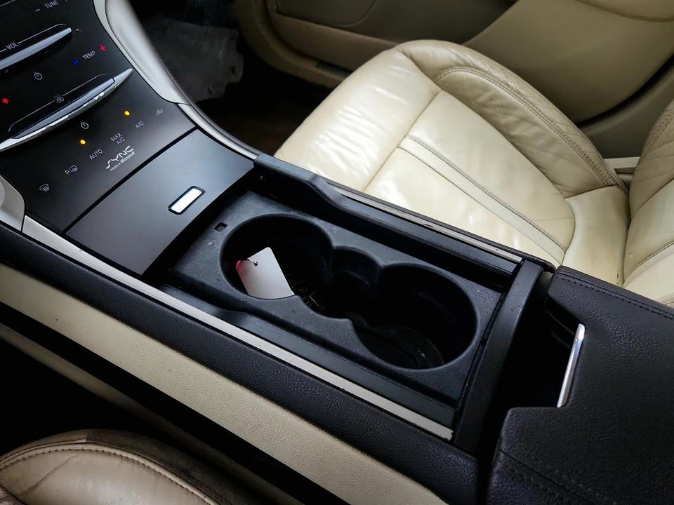 2015 Lincoln MKZ - Image 17 of 31