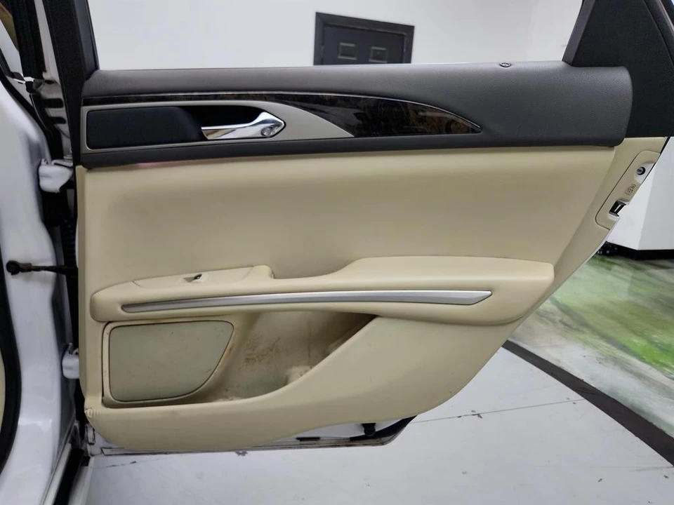 2015 Lincoln MKZ - Image 28 of 31