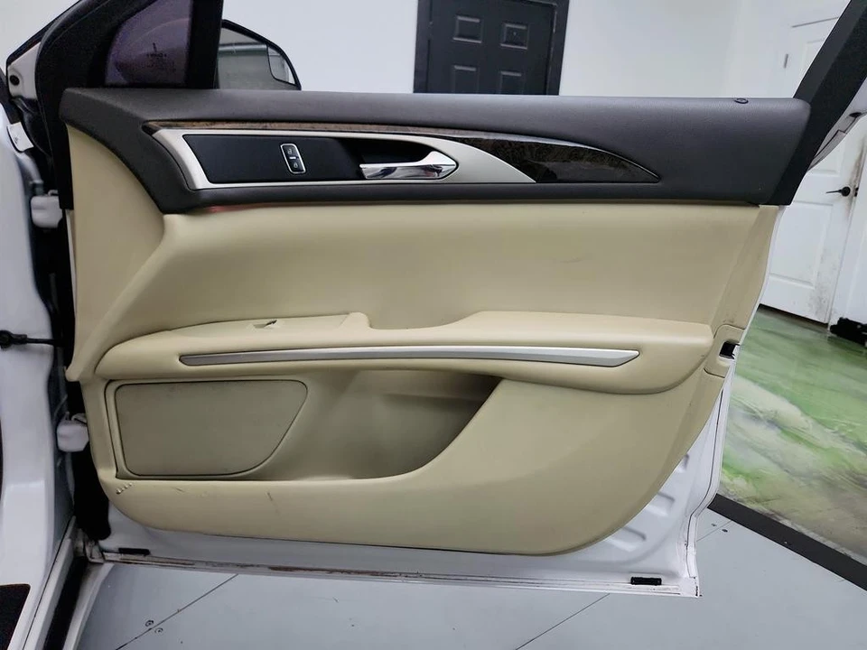 2015 Lincoln MKZ - Image 26 of 31
