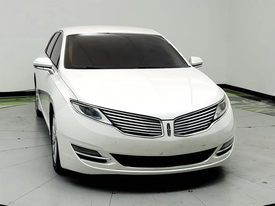 2015 Lincoln MKZ - Image 2 of 31