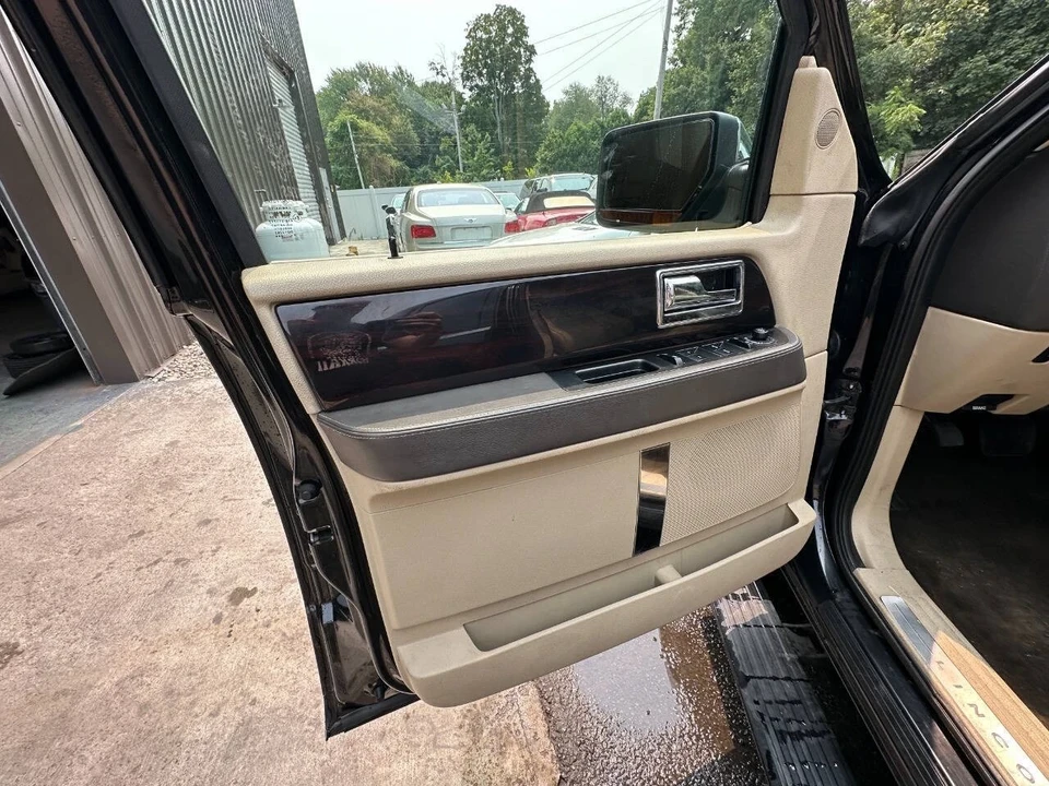 2015 Lincoln Navigator 3rd Gen - Image 10 of 21