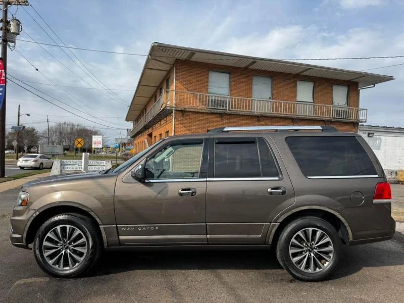 2015 Lincoln Navigator 3rd Gen - Image 9 of 12