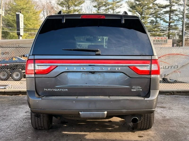 2015 Lincoln Navigator 3rd Gen - Image 10 of 12