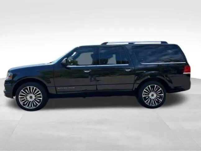 2015 Lincoln Navigator 3rd Gen - Image 2 of 12
