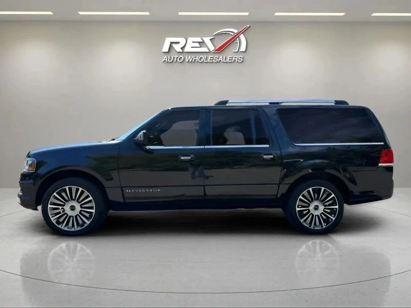 2015 Lincoln Navigator 3rd Gen - Image 2 of 12