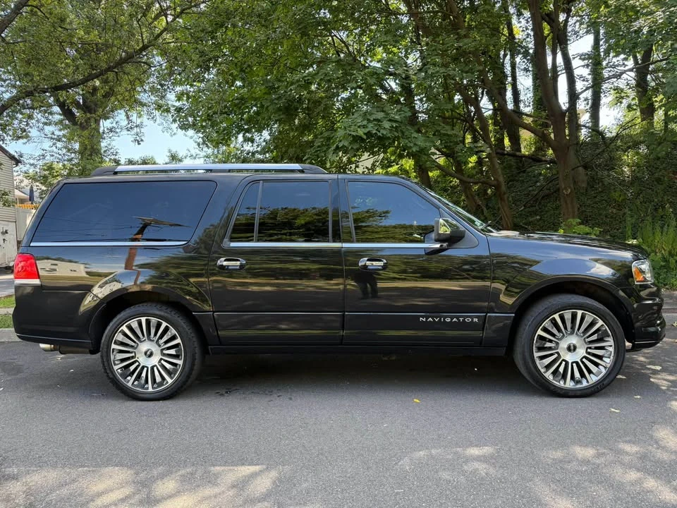 2015 Lincoln Navigator - Image 6 of 8