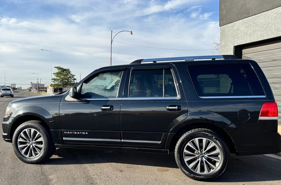 2015 Lincoln Navigator 3rd Gen - Image 11 of 20