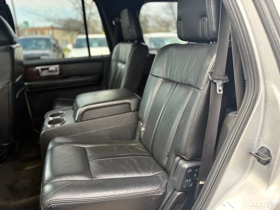 2015 Lincoln Navigator 3rd Gen - Image 10 of 12