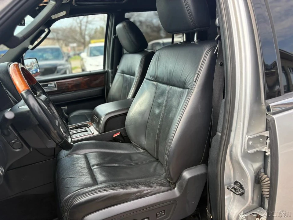 2015 Lincoln Navigator 3rd Gen - Image 9 of 12