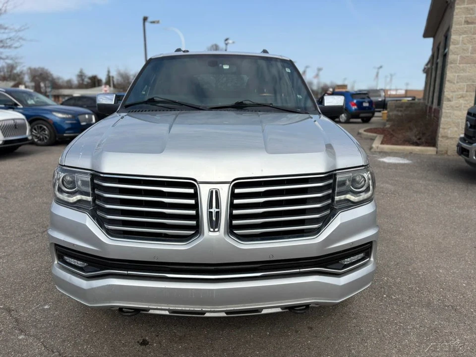 2015 Lincoln Navigator 3rd Gen - Image 2 of 12