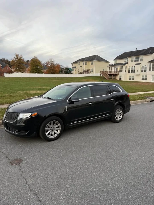 2015 Lincoln MKT - Image 2 of 11