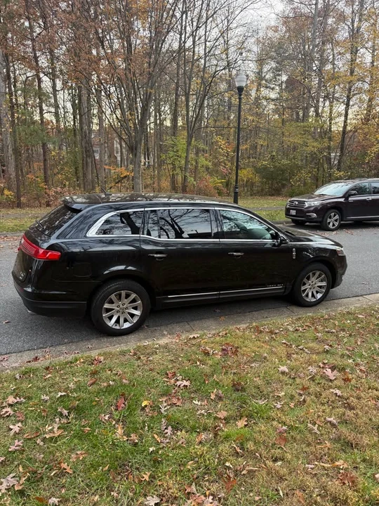 2015 Lincoln MKT - Image 10 of 11