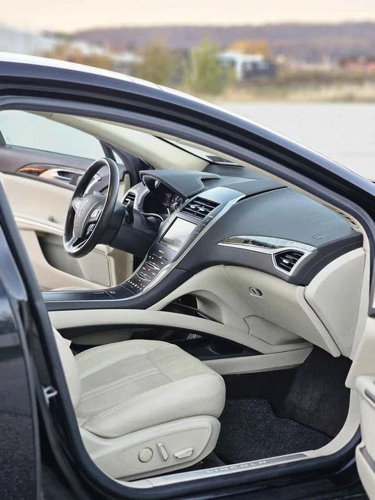 2015 Lincoln MKZ - Image 17 of 20