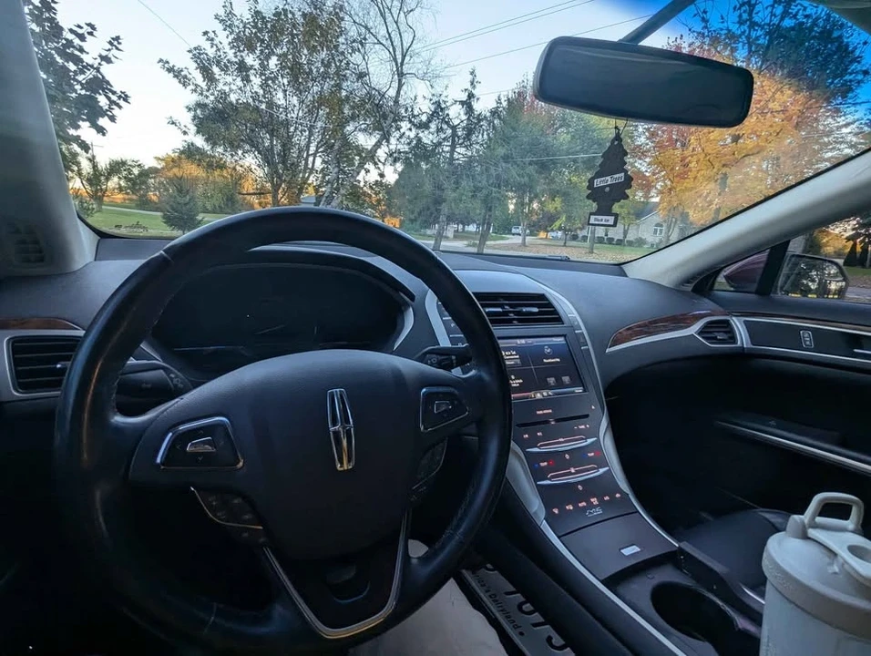 2015 Lincoln MKZ - Image 8 of 10