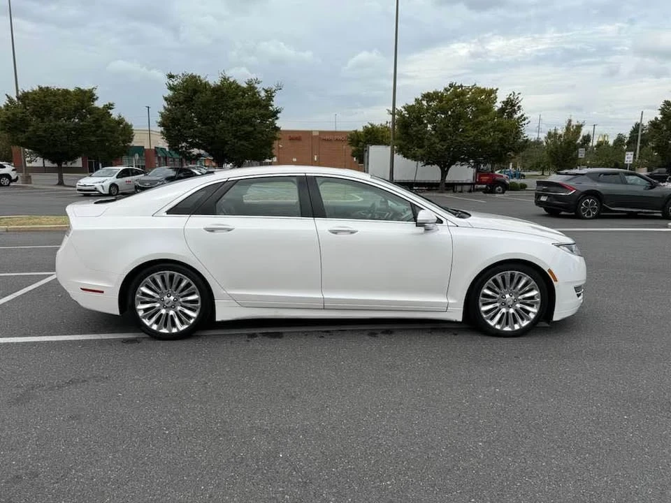 2015 Lincoln MKZ - Image 10 of 16