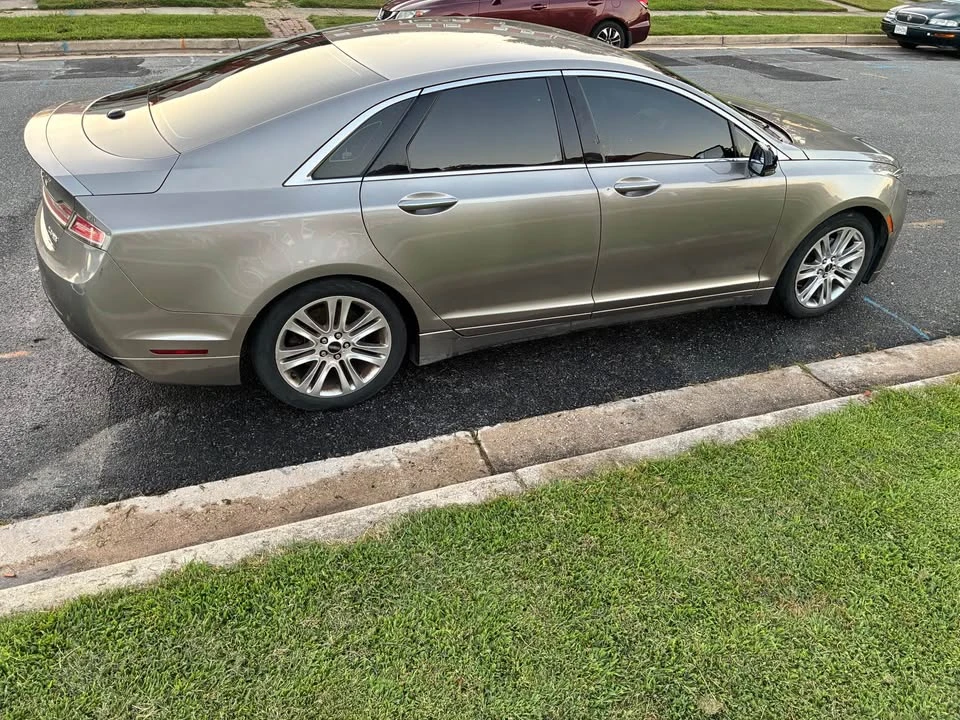 2015 Lincoln MKZ - Image 2 of 10