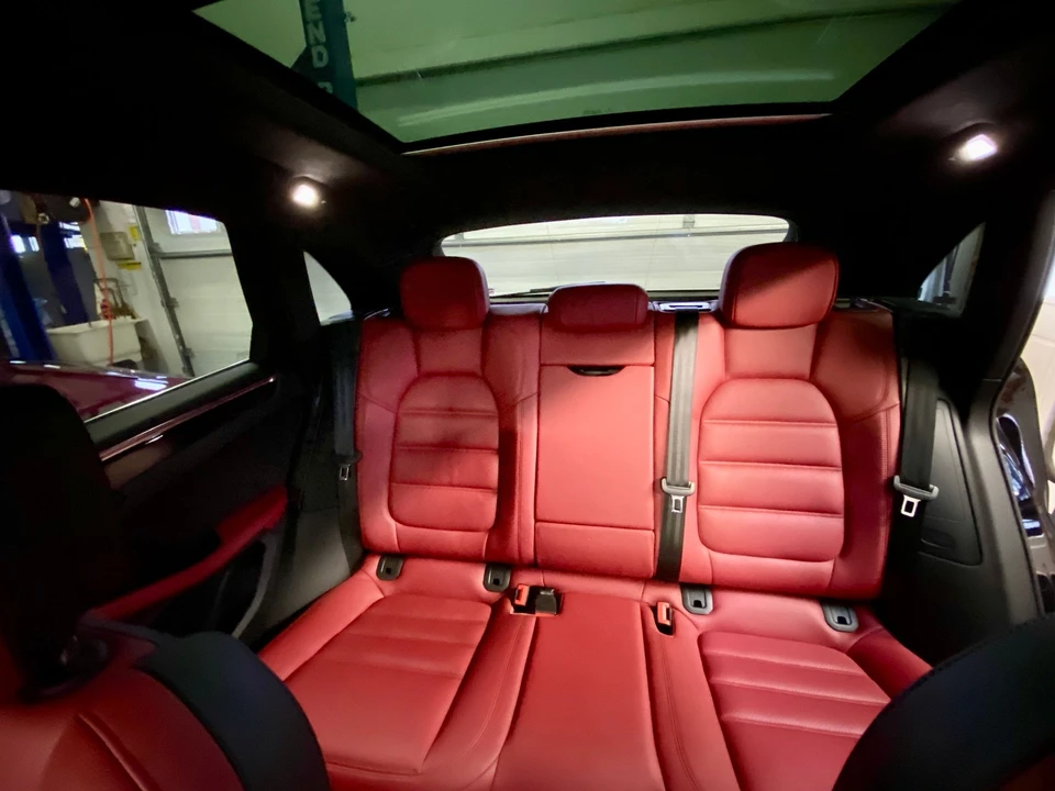 2015 Porsche Macan Turbo - Image 22 of 25