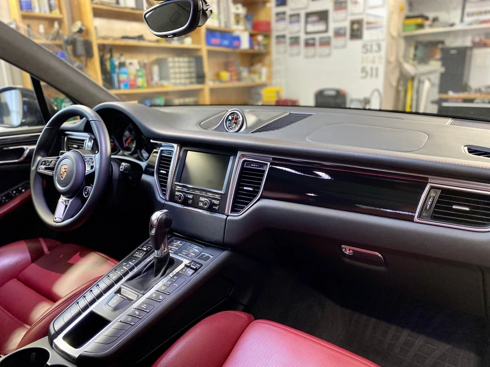 2015 Porsche Macan Turbo - Image 18 of 25