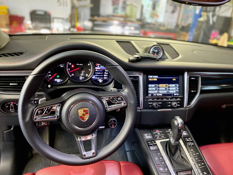 2015 Porsche Macan Turbo - Image 17 of 25