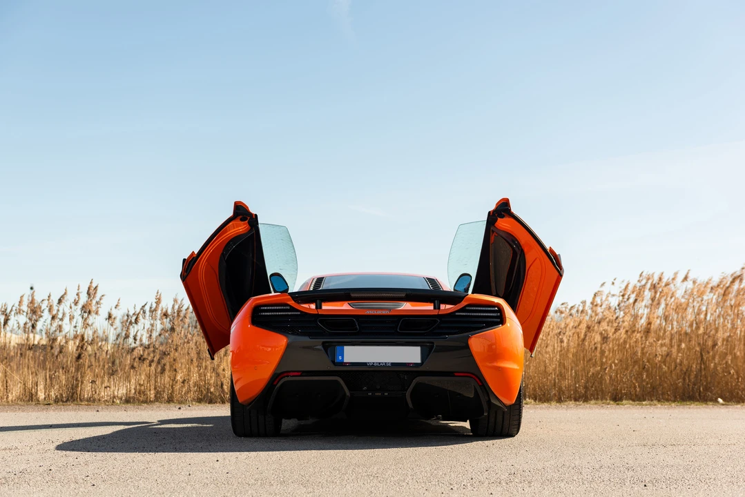 2015 McLaren 650S - Image 16 of 31