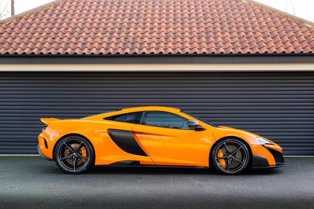 2015 McLaren 675LT Coupe - Image 17 of 31